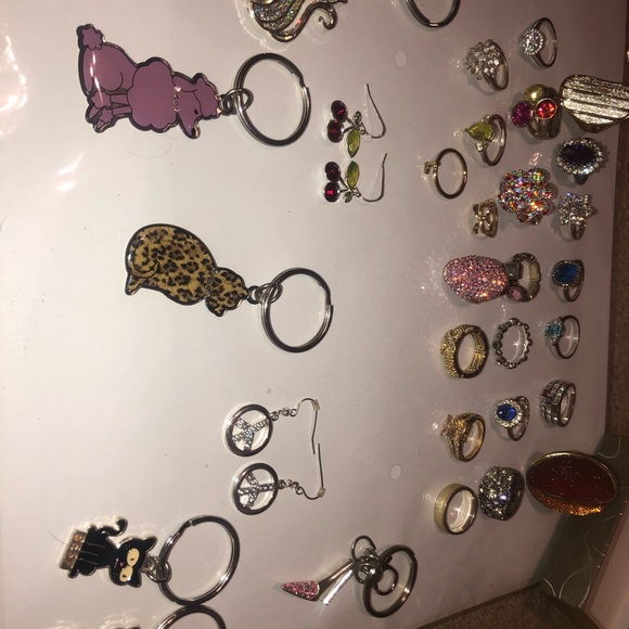 JEWELRY (Rings, Keychains, Earrings) - Picture 2 of 8